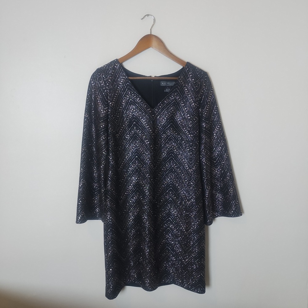 Jessica Howard‎ Black Chevron Bell Sleeve Mini Dress Size 6 Little Black Dress